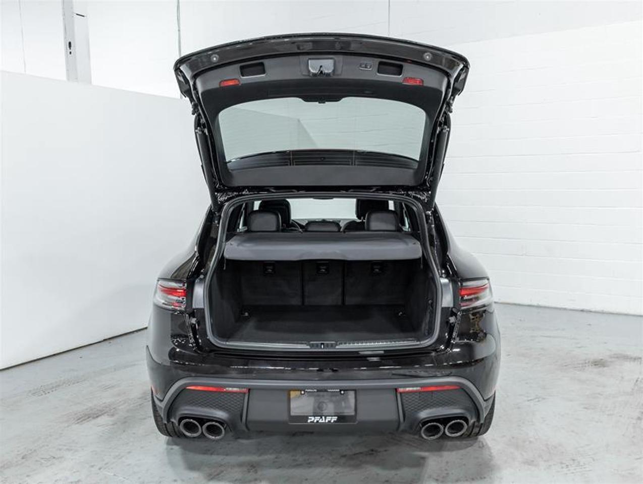 2026 Porsche Macan  Photo