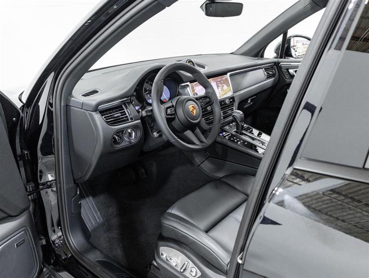 2026 Porsche Macan  Photo