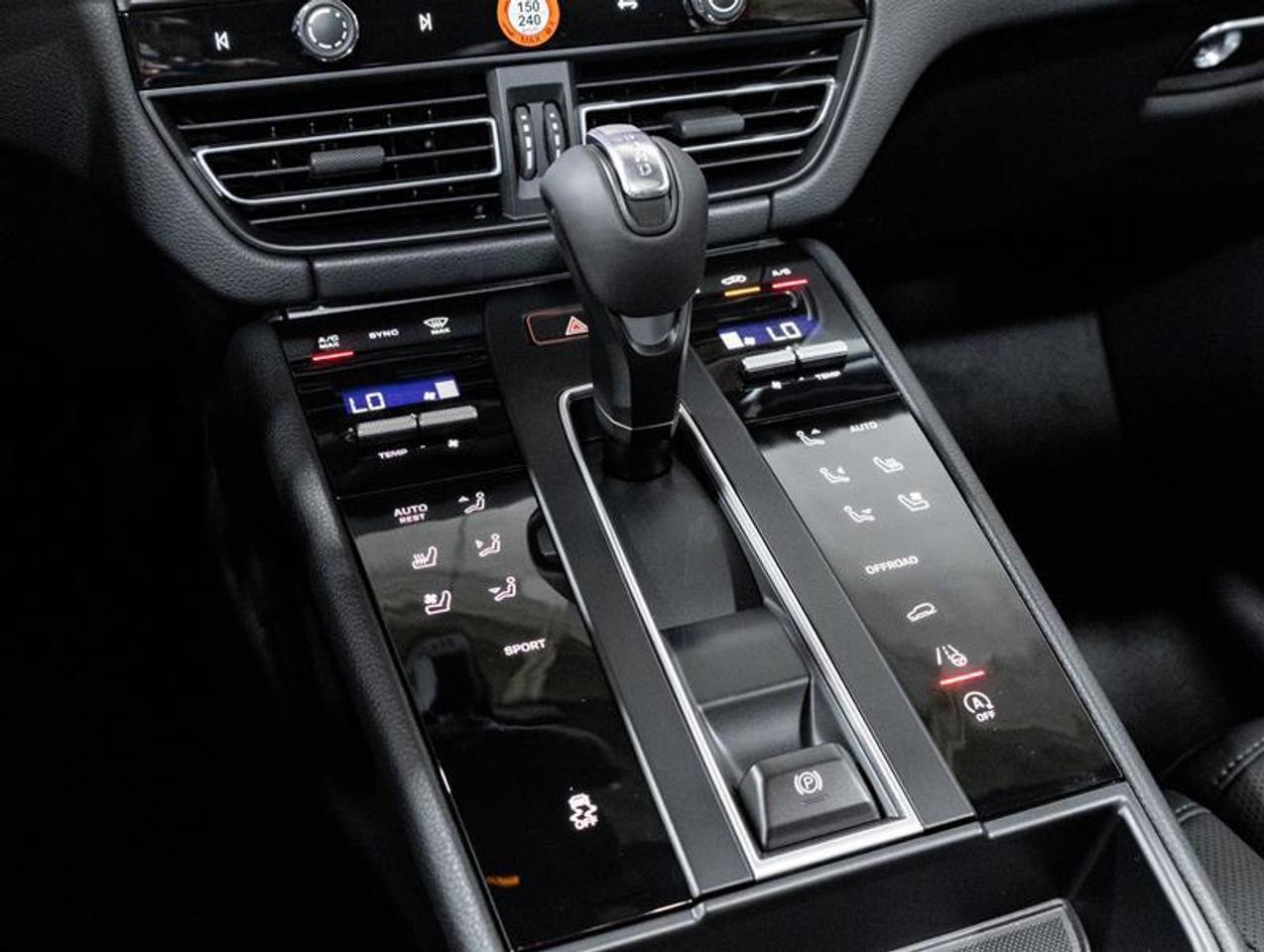 2026 Porsche Macan  Photo