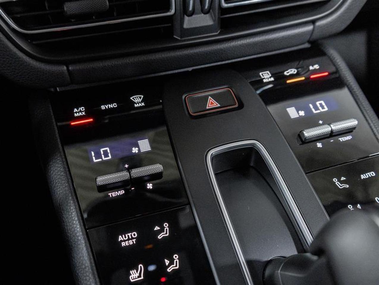 2026 Porsche Macan  Photo