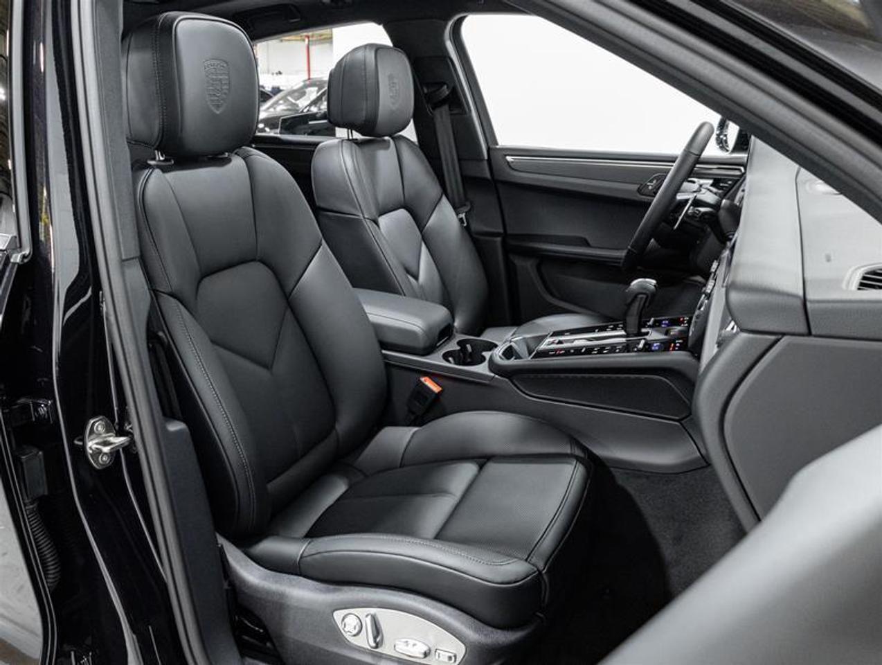 2026 Porsche Macan  Photo