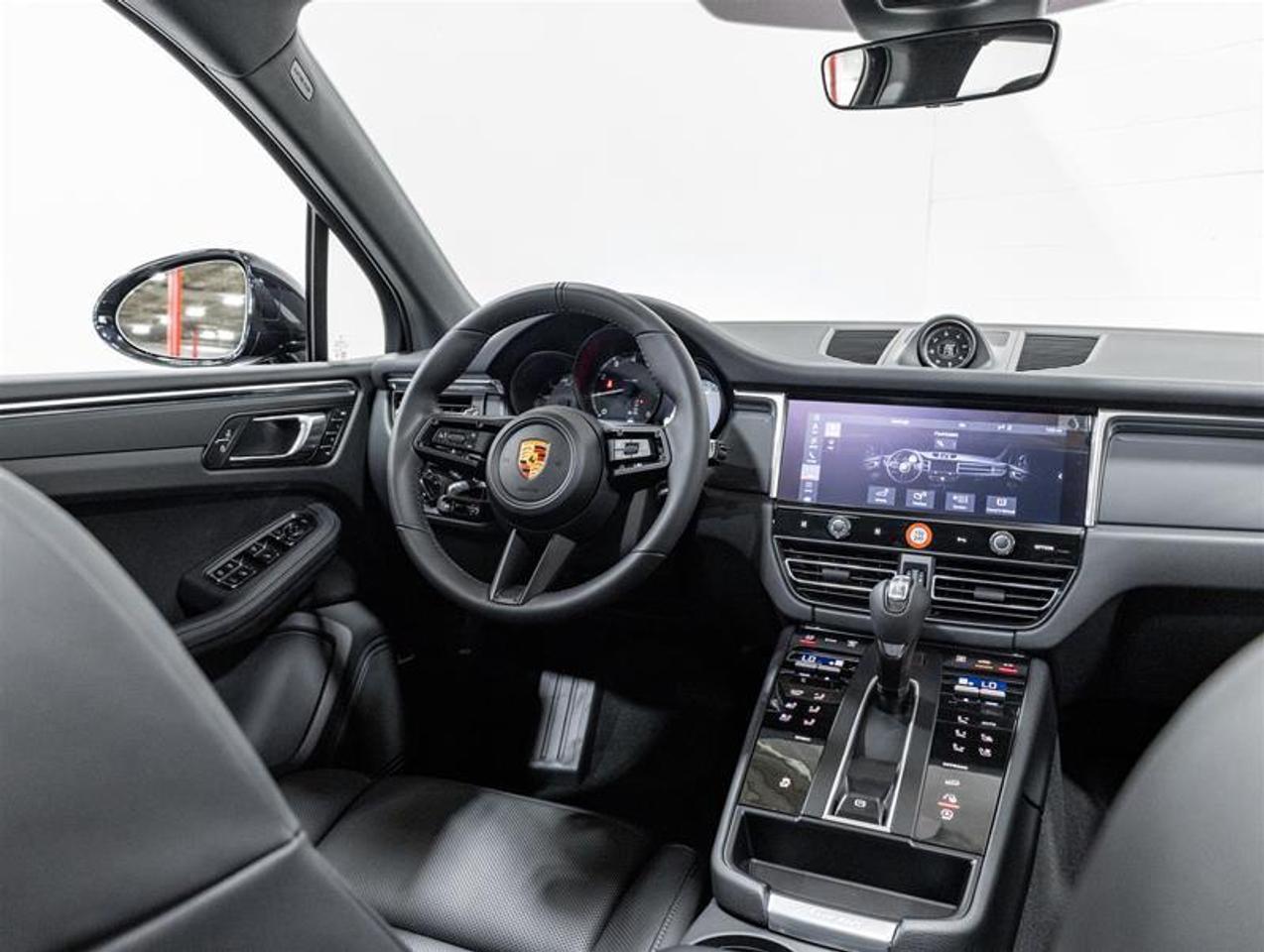 2026 Porsche Macan  Photo