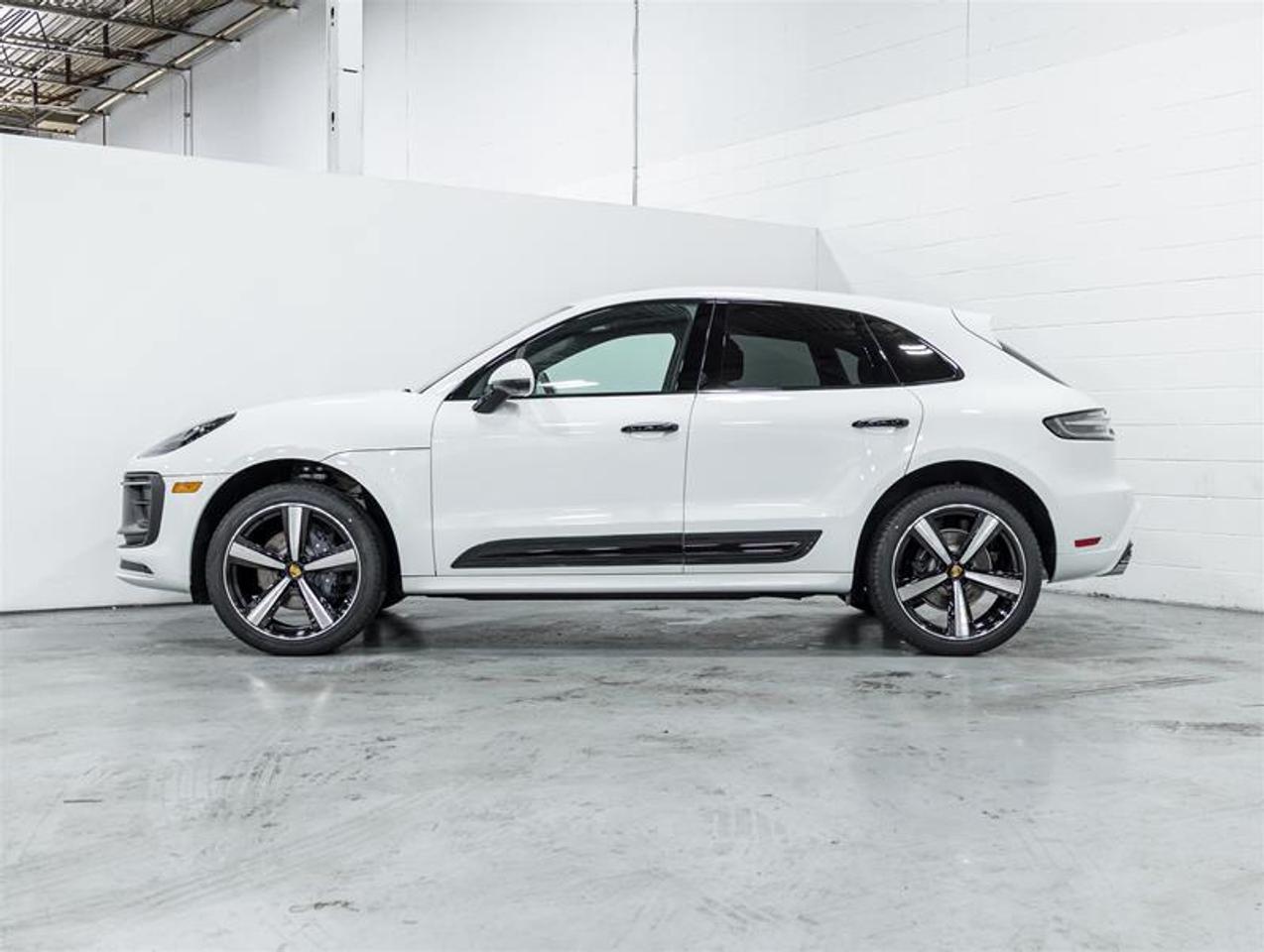 2026 Porsche Macan  Photo