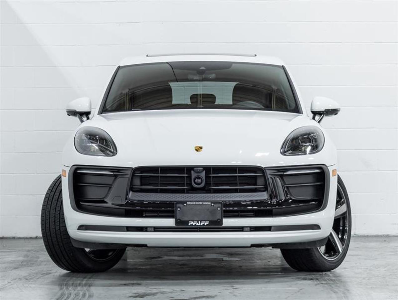 2026 Porsche Macan  Photo