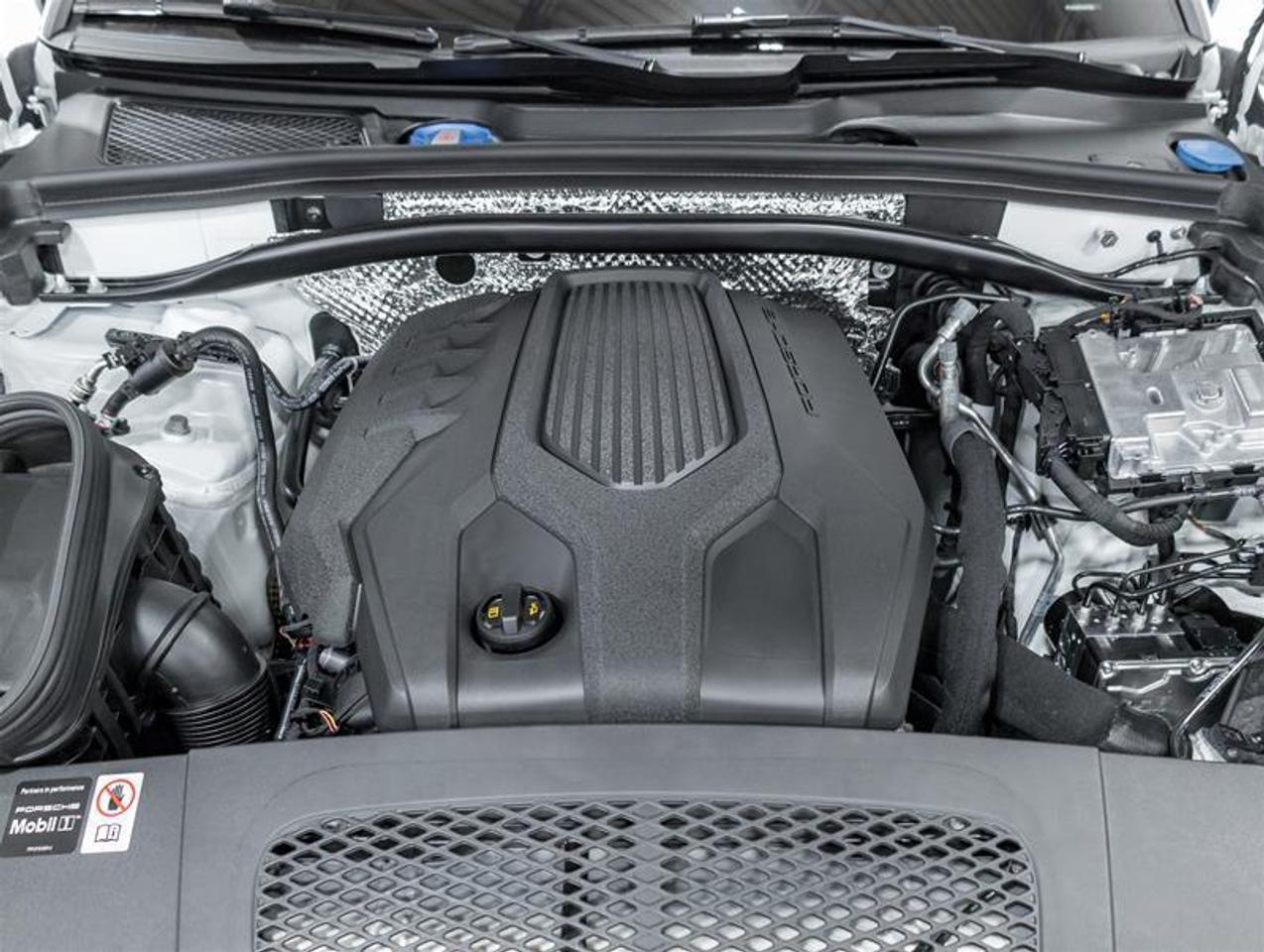 2026 Porsche Macan  Photo1