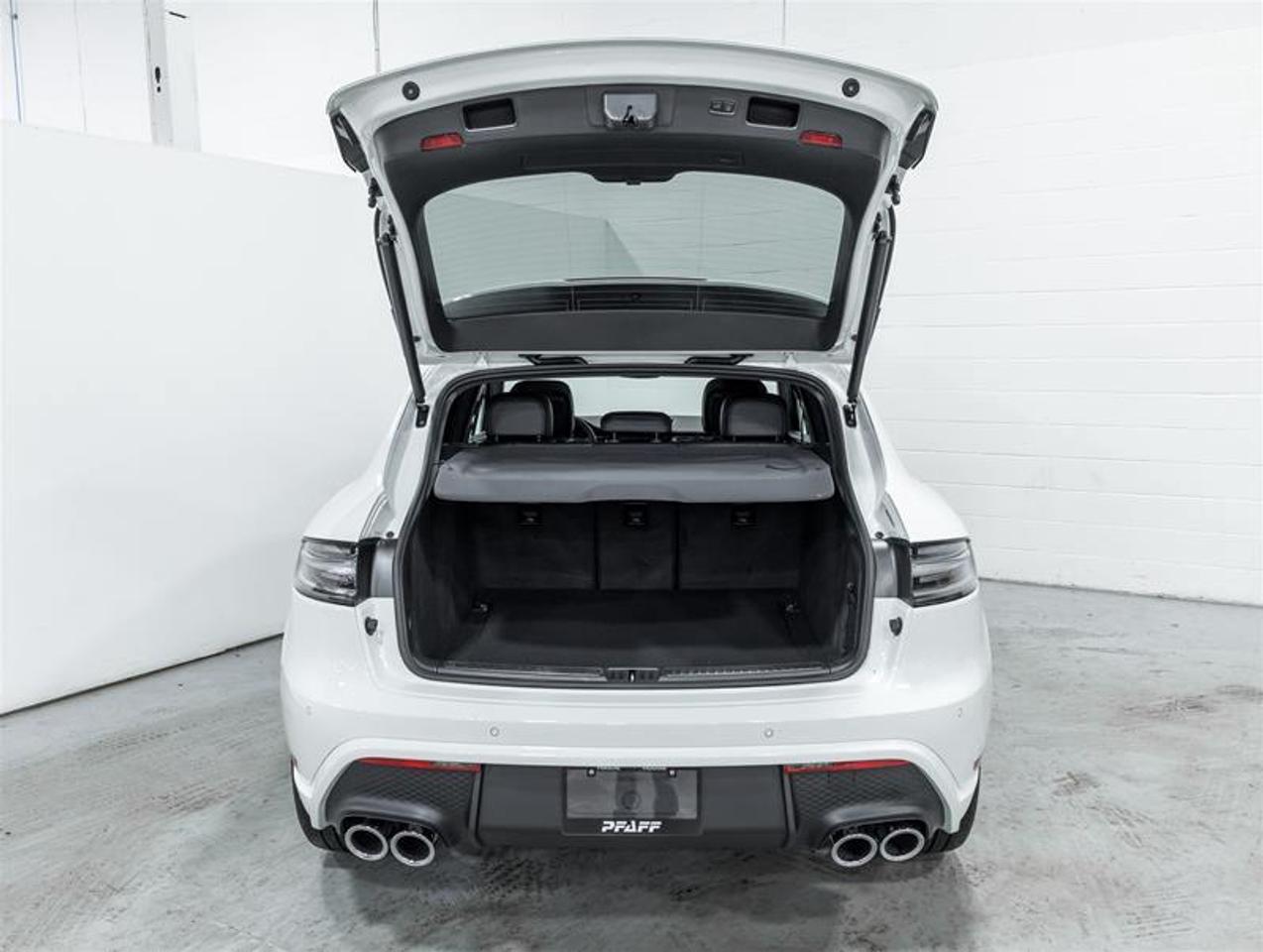 2026 Porsche Macan  Photo