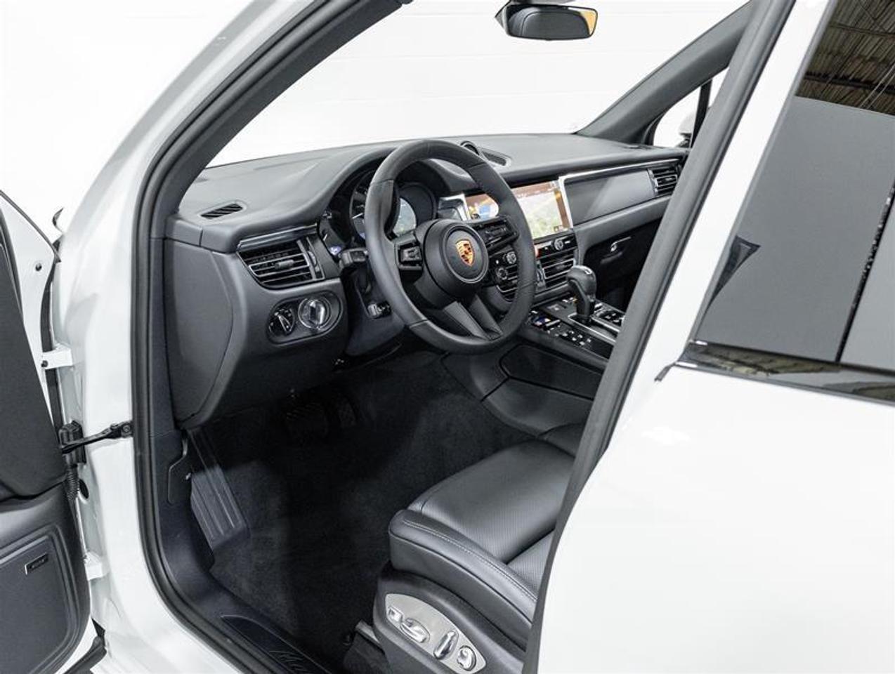 2026 Porsche Macan  Photo