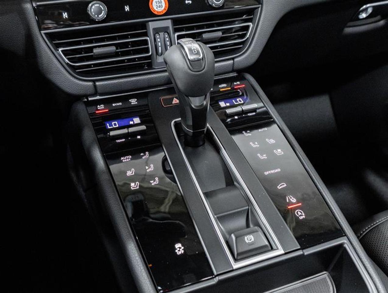 2026 Porsche Macan  Photo