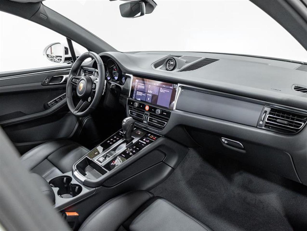 2026 Porsche Macan  Photo