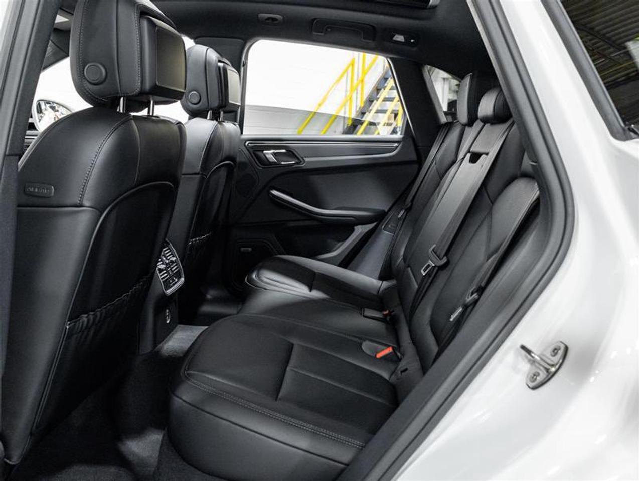 2026 Porsche Macan  Photo