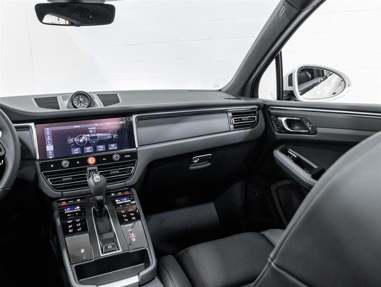 2026 Porsche Macan  Photo