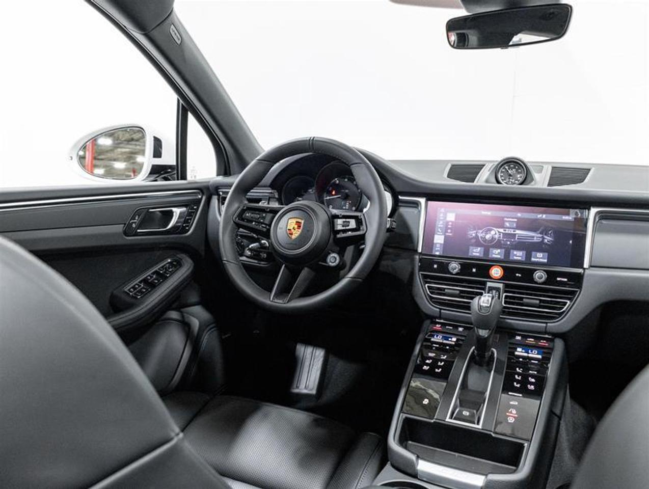 2026 Porsche Macan  Photo