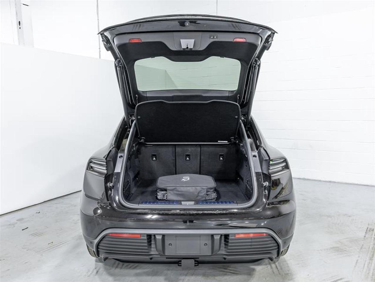 2025 Porsche Macan  Photo