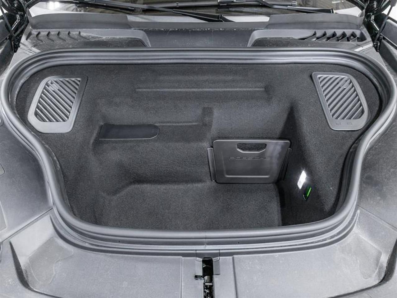 2025 Porsche Macan  Photo