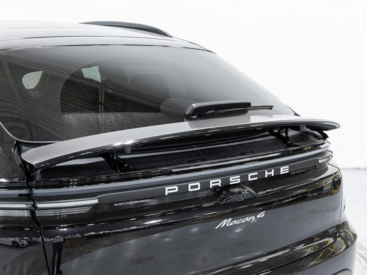 2025 Porsche Macan  Photo
