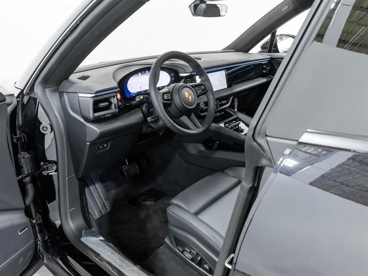 2025 Porsche Macan  Photo