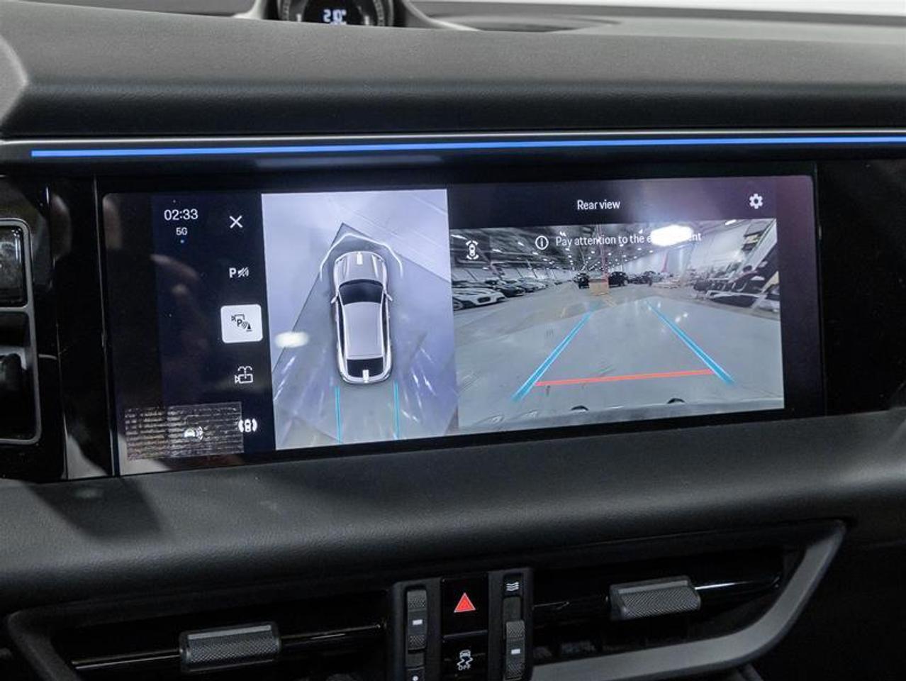2025 Porsche Macan  Photo