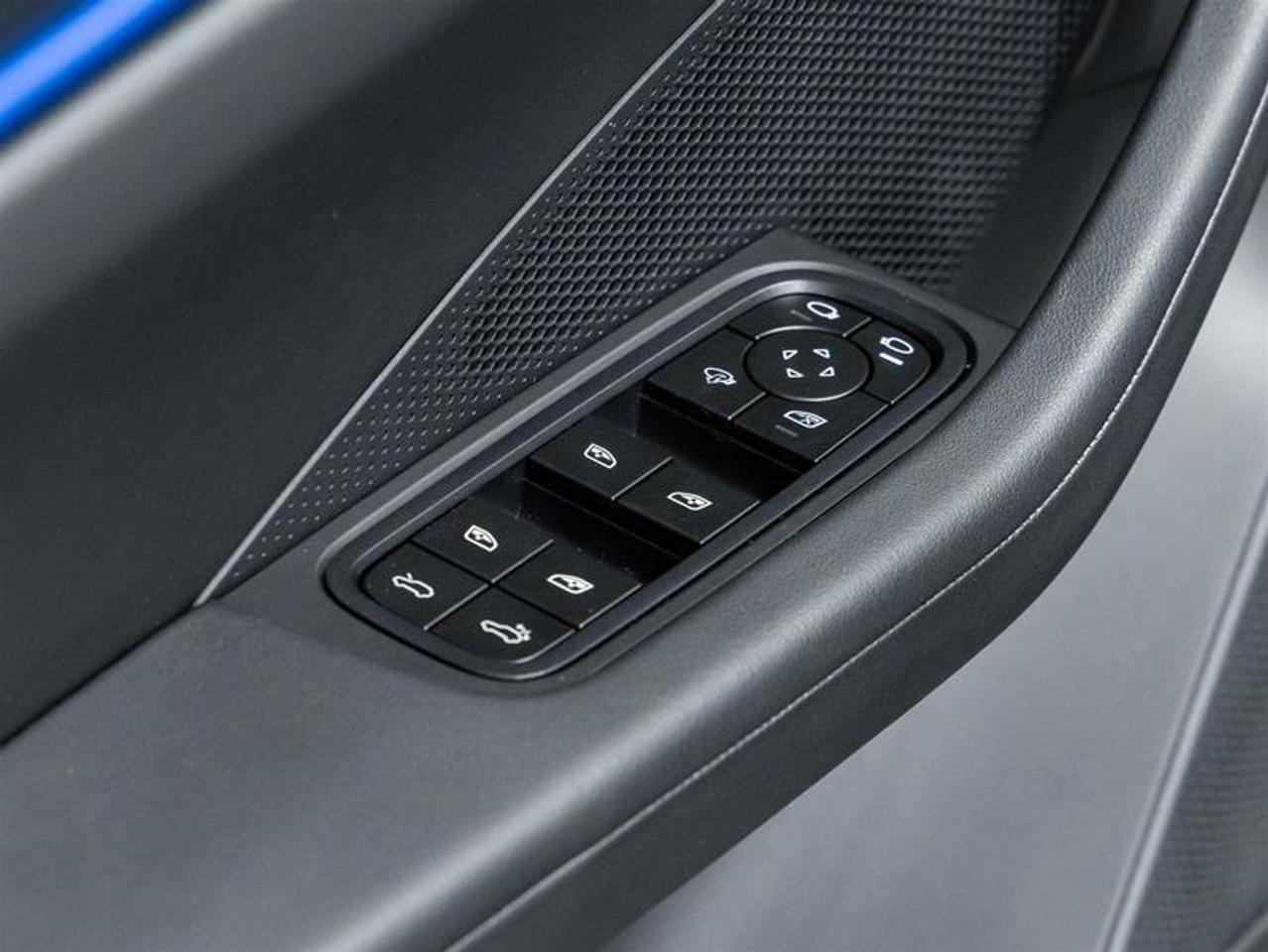 2025 Porsche Macan  Photo