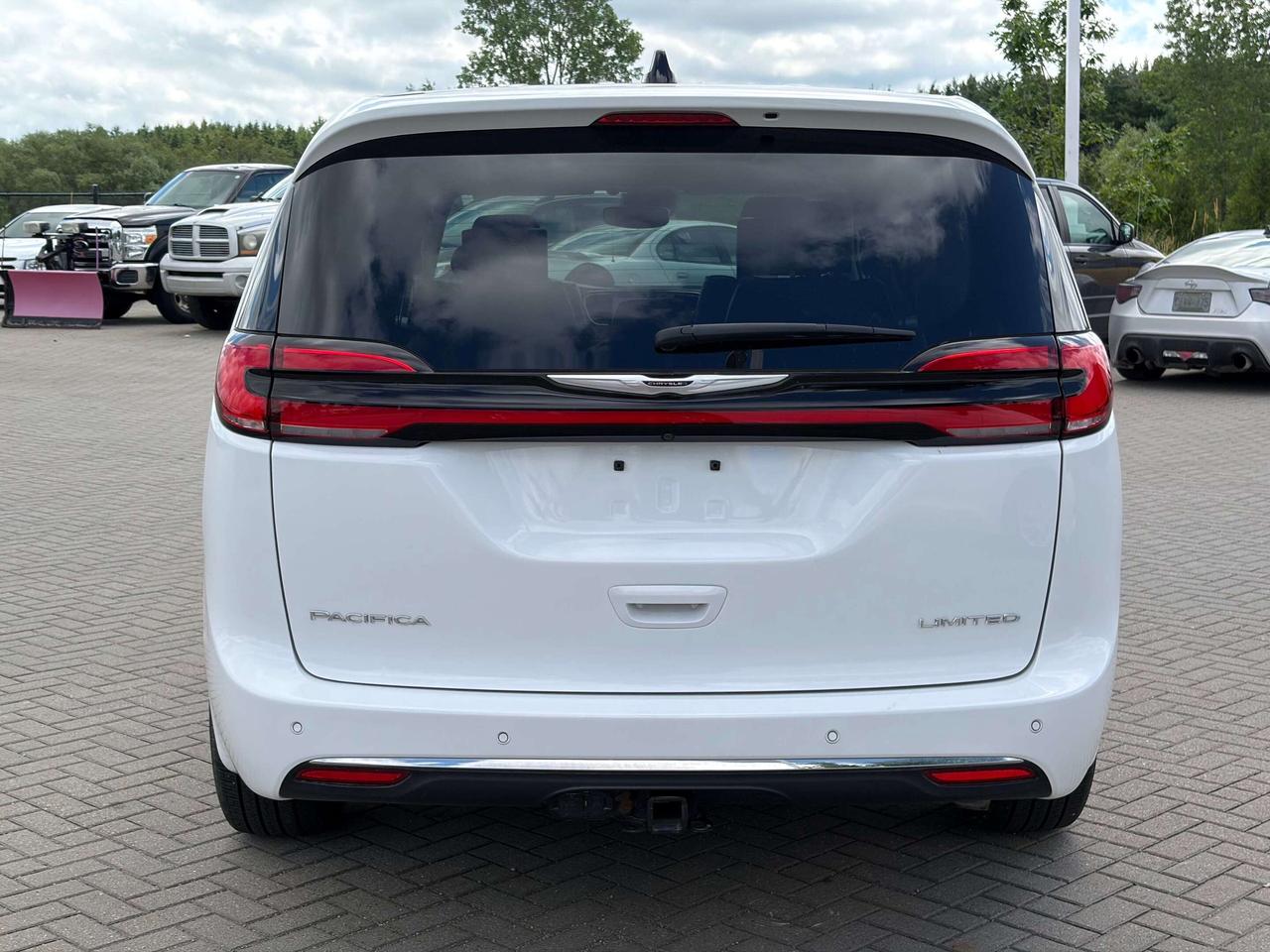 2024 Chrysler Pacifica Limited   Nav   Pano Roof   Blu-Ray/DVD   Tow Pkg. Photo4