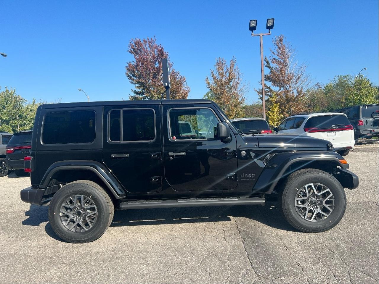 2025 Jeep Wrangler Sahara w/Technology Group, Tubular Steps Photo