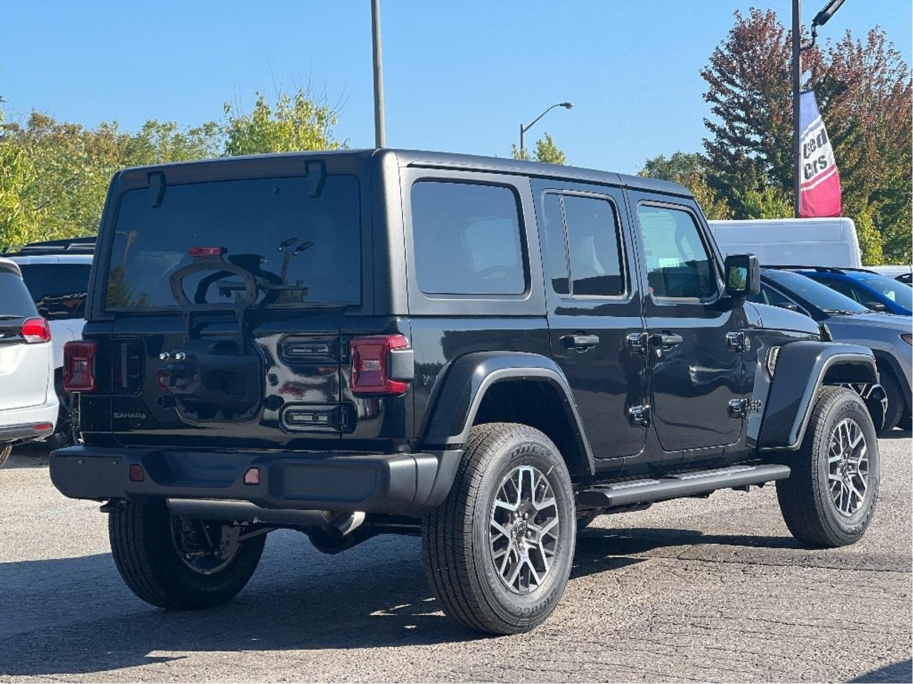 2025 Jeep Wrangler Sahara w/Technology Group, Tubular Steps Photo