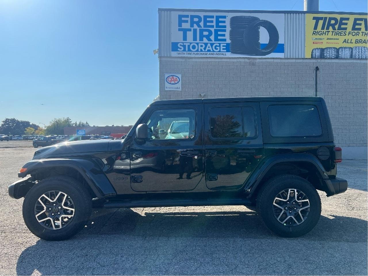2025 Jeep Wrangler Sahara w/Technology Group, Tubular Steps Photo