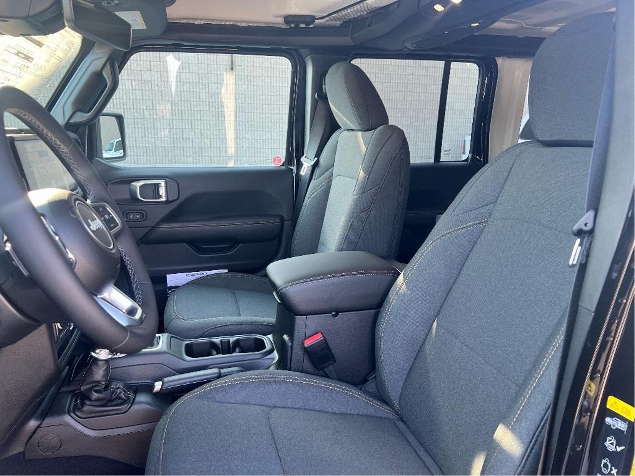 2025 Jeep Wrangler Sahara w/Technology Group, Tubular Steps Photo