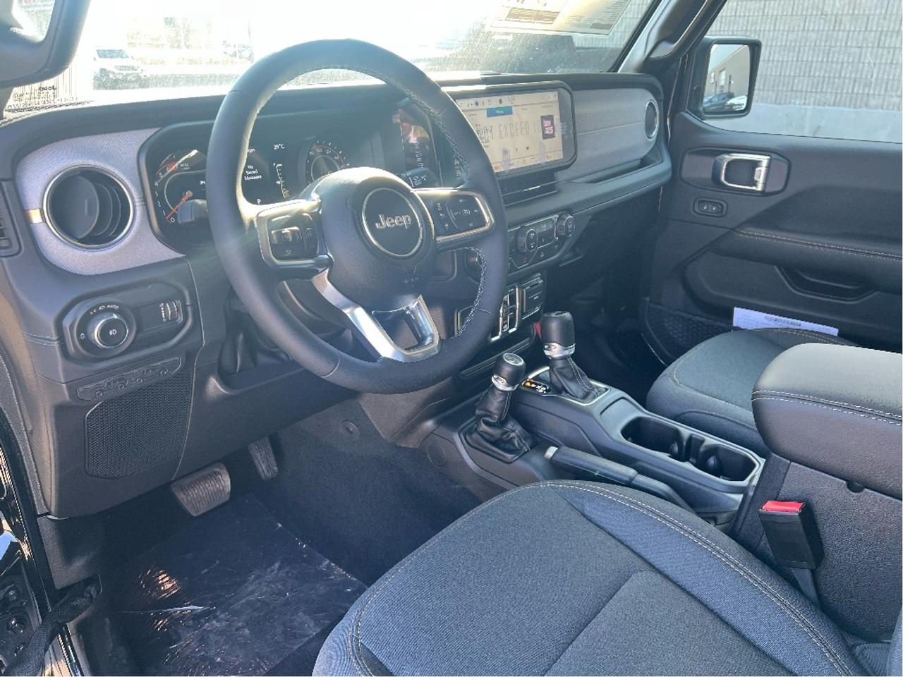 2025 Jeep Wrangler Sahara w/Technology Group, Tubular Steps Photo