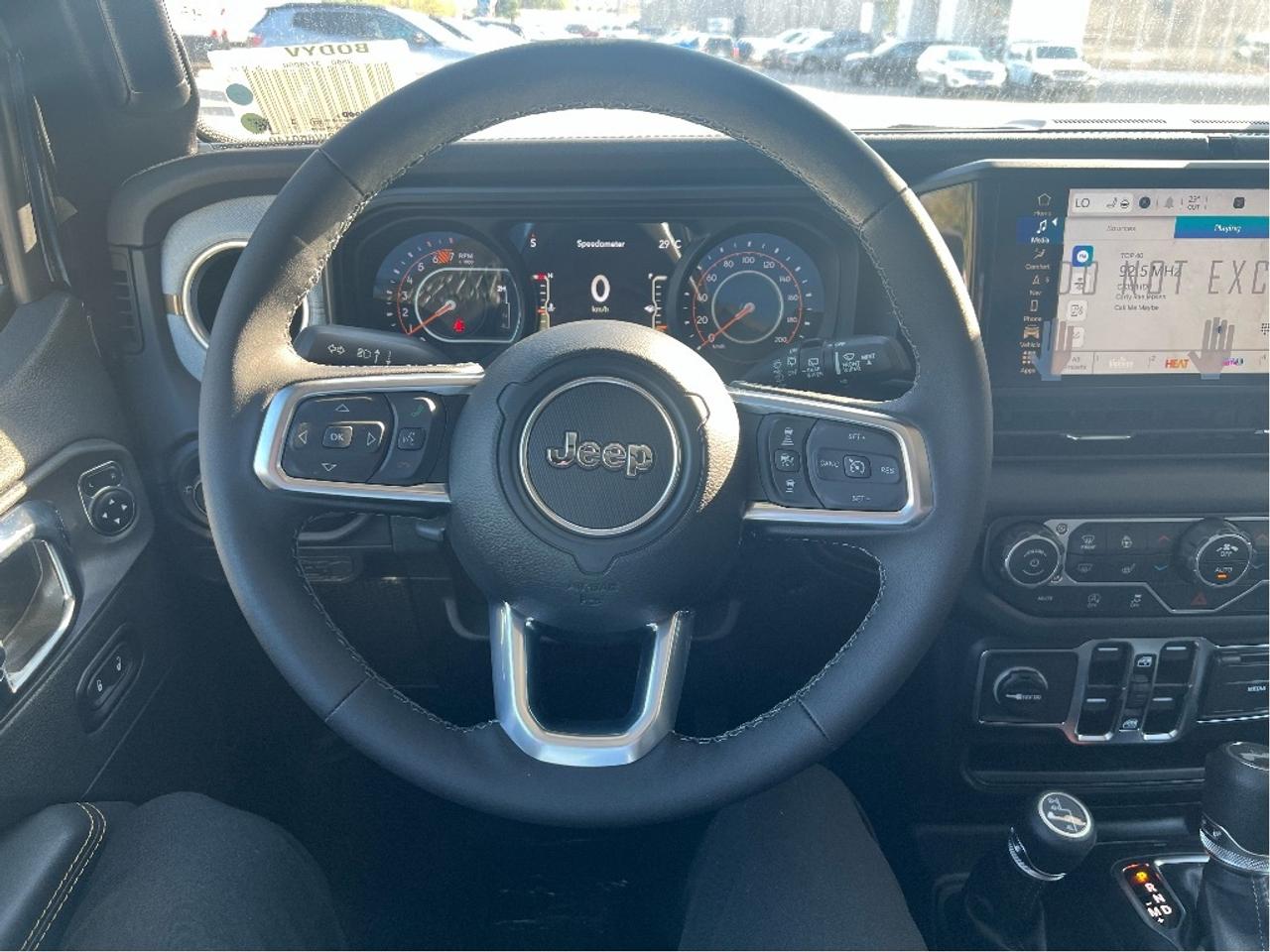 2025 Jeep Wrangler Sahara w/Technology Group, Tubular Steps Photo