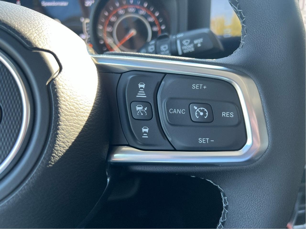 2025 Jeep Wrangler Sahara w/Technology Group, Tubular Steps Photo