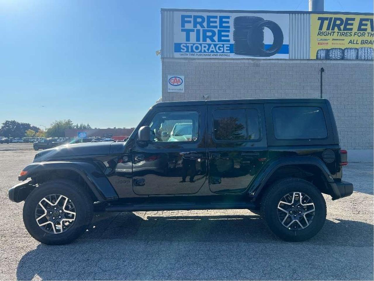 2025 Jeep Wrangler Sahara w/Technology Group, Tubular Steps Photo