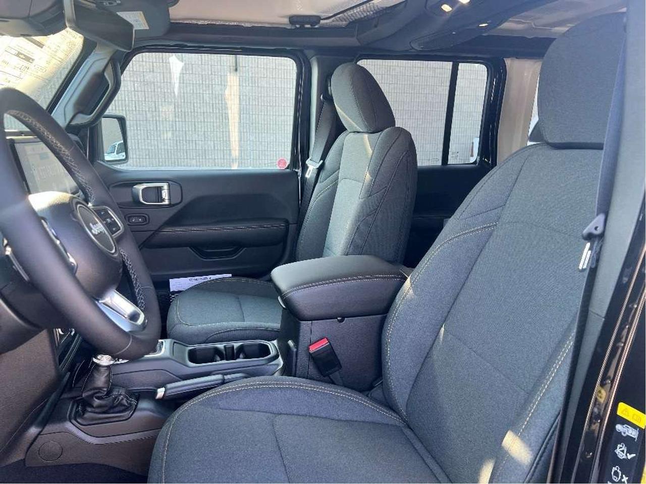 2025 Jeep Wrangler Sahara w/Technology Group, Tubular Steps Photo