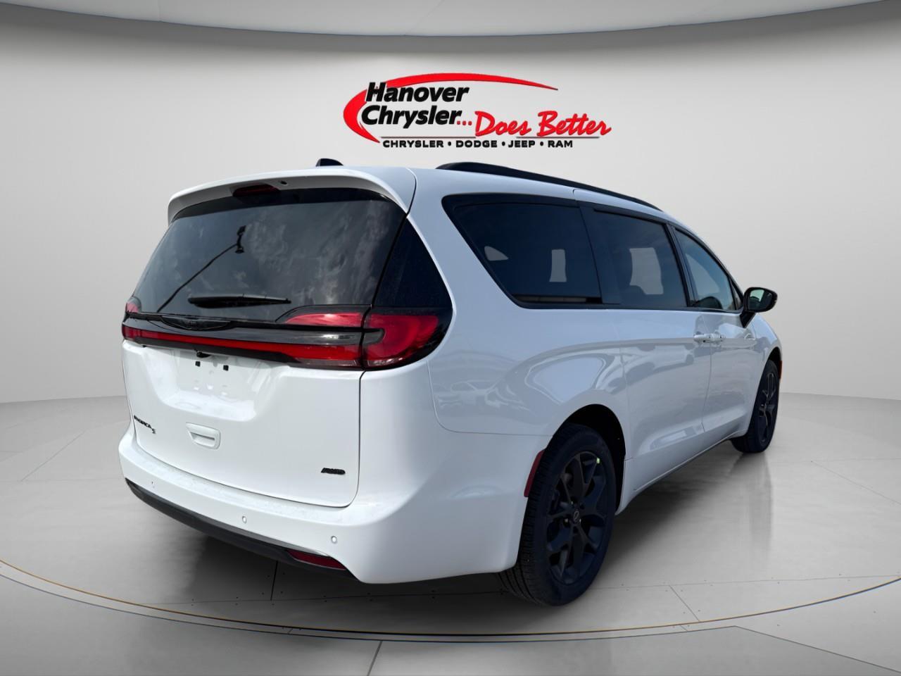 2026 Chrysler Pacifica Select AWD Photo4