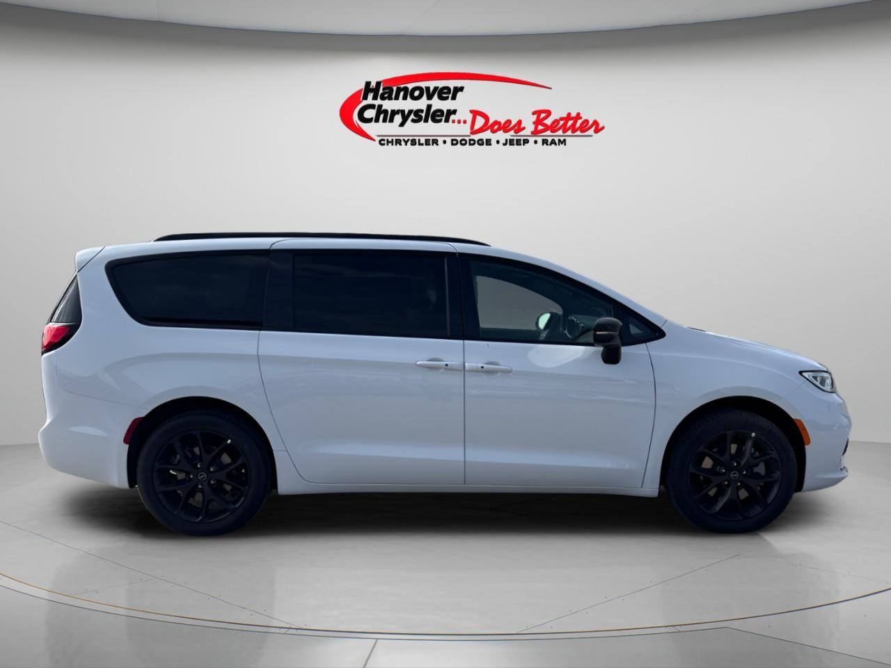 2026 Chrysler Pacifica Select AWD Photo