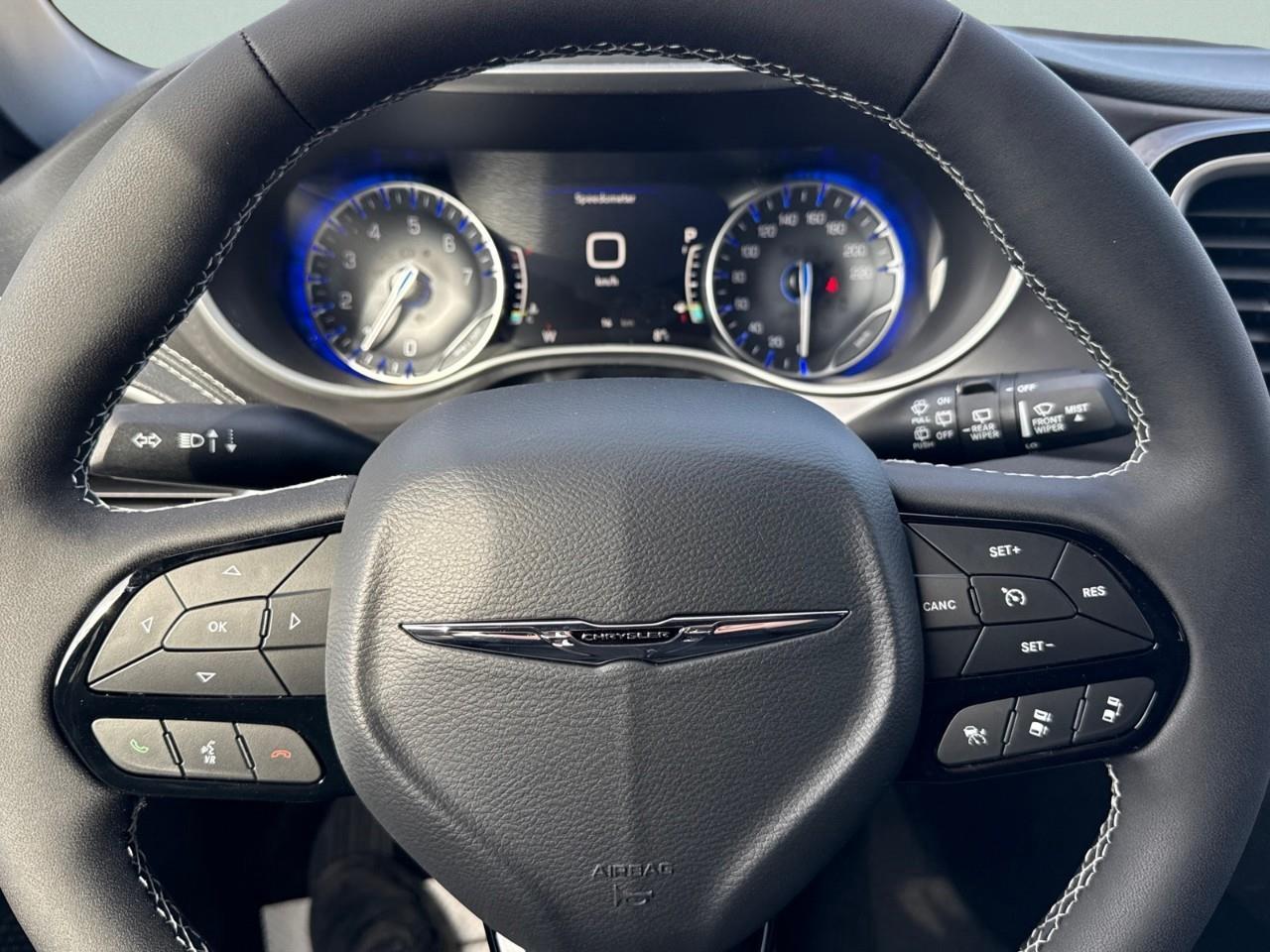 2026 Chrysler Pacifica Select AWD Photo