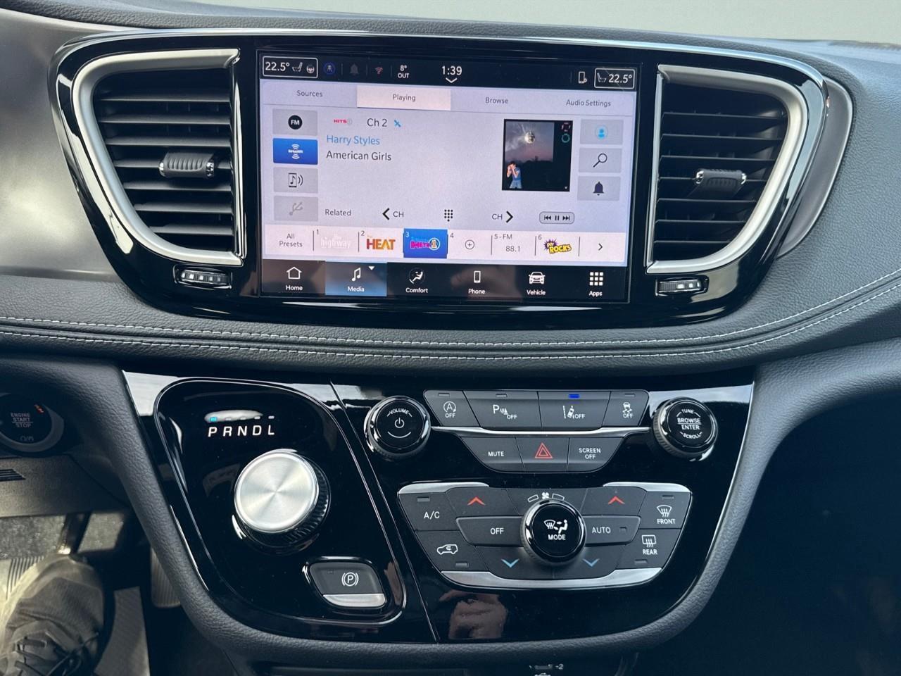 2026 Chrysler Pacifica Select AWD Photo