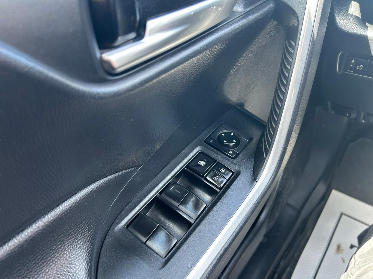 2021 Toyota RAV4 XLE AWD Photo