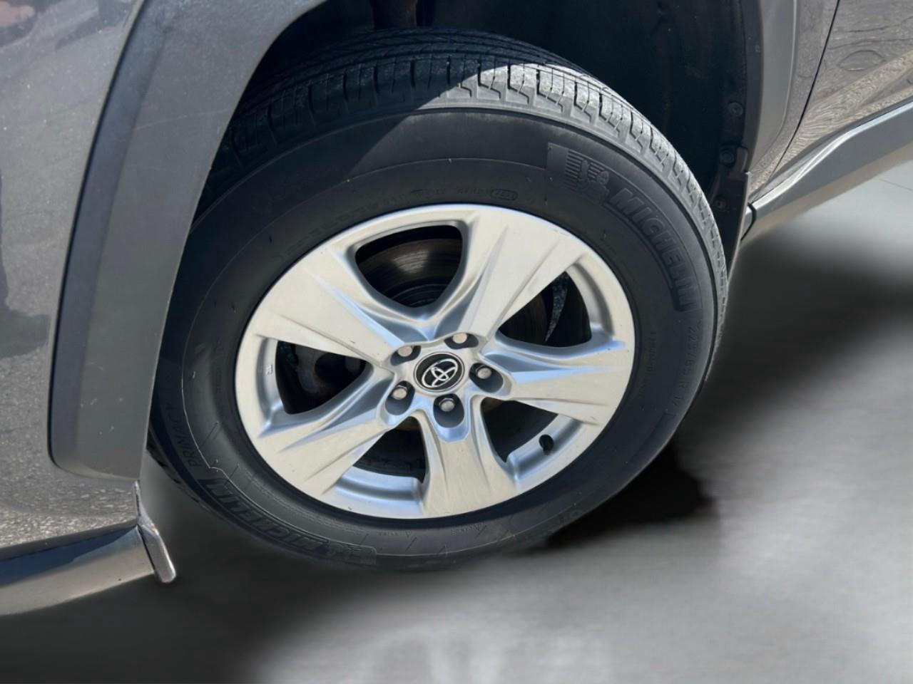 2021 Toyota RAV4 XLE AWD Photo