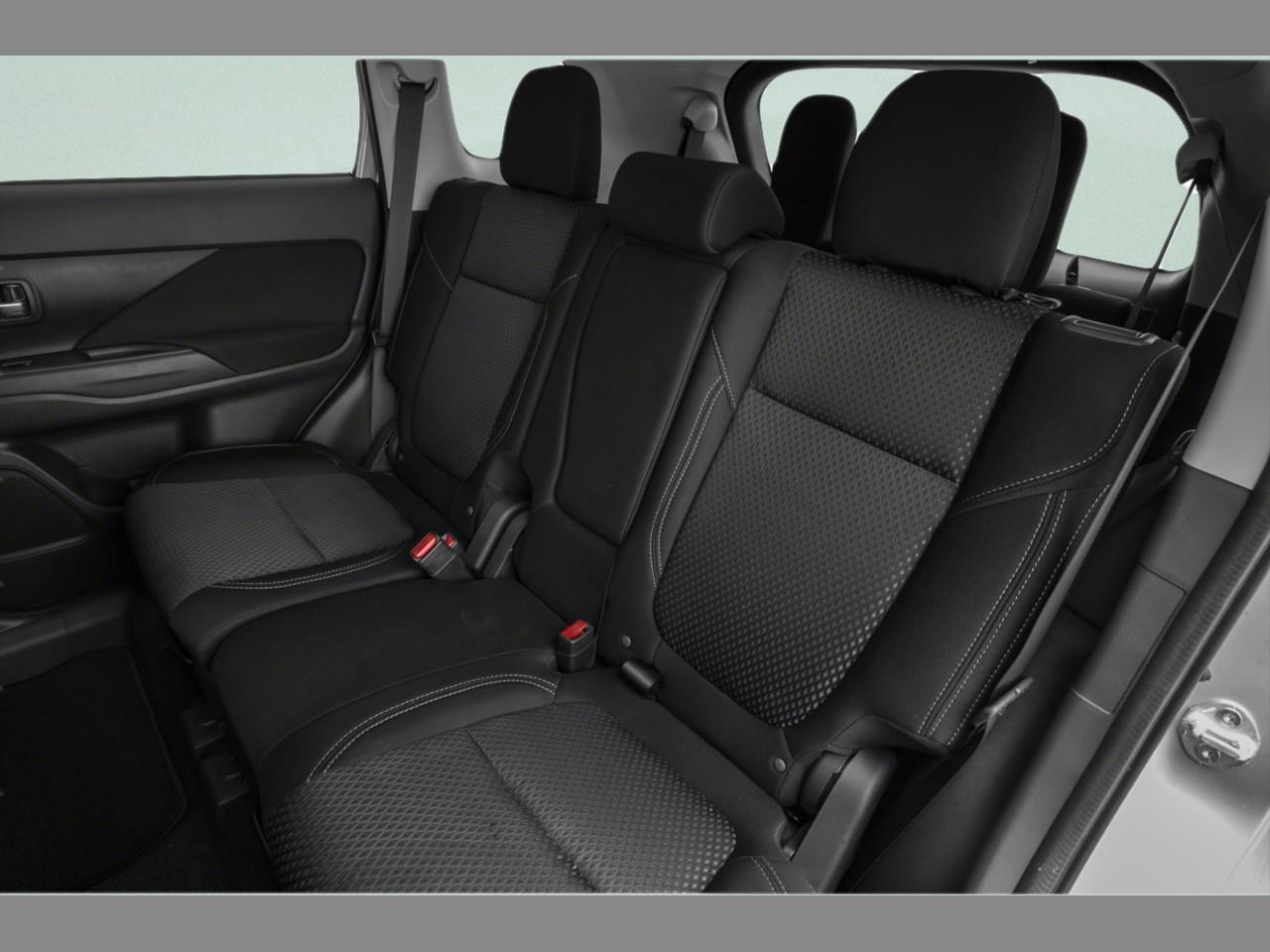 2020 Mitsubishi Outlander ES S-AWC Photo