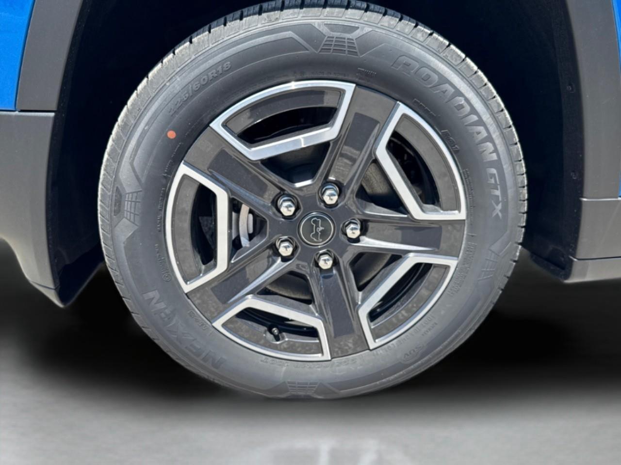 2026 Jeep Cherokee LAREDO 4x4 Photo