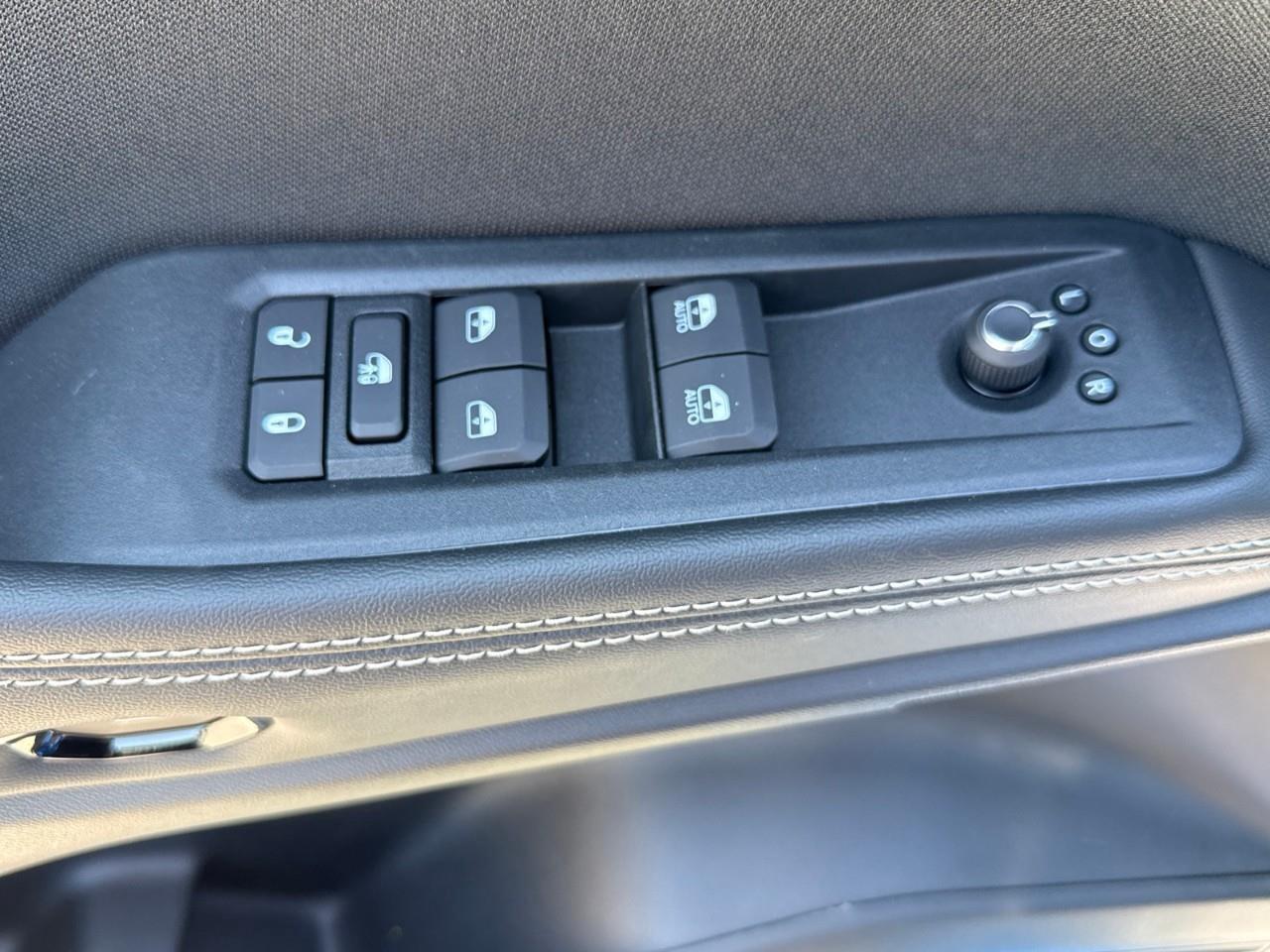 2026 Jeep Cherokee LAREDO 4x4 Photo