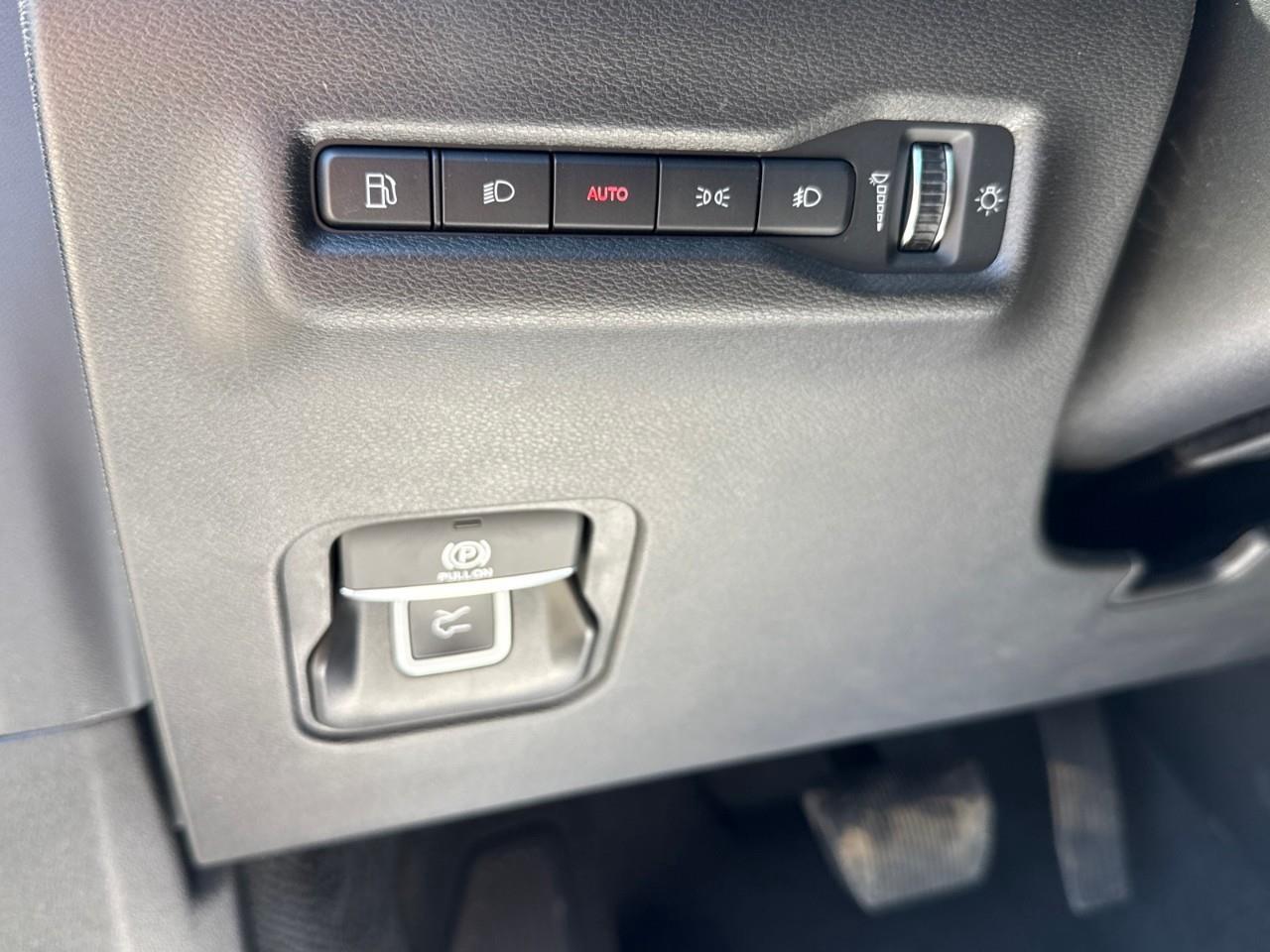 2026 Jeep Cherokee LAREDO 4x4 Photo