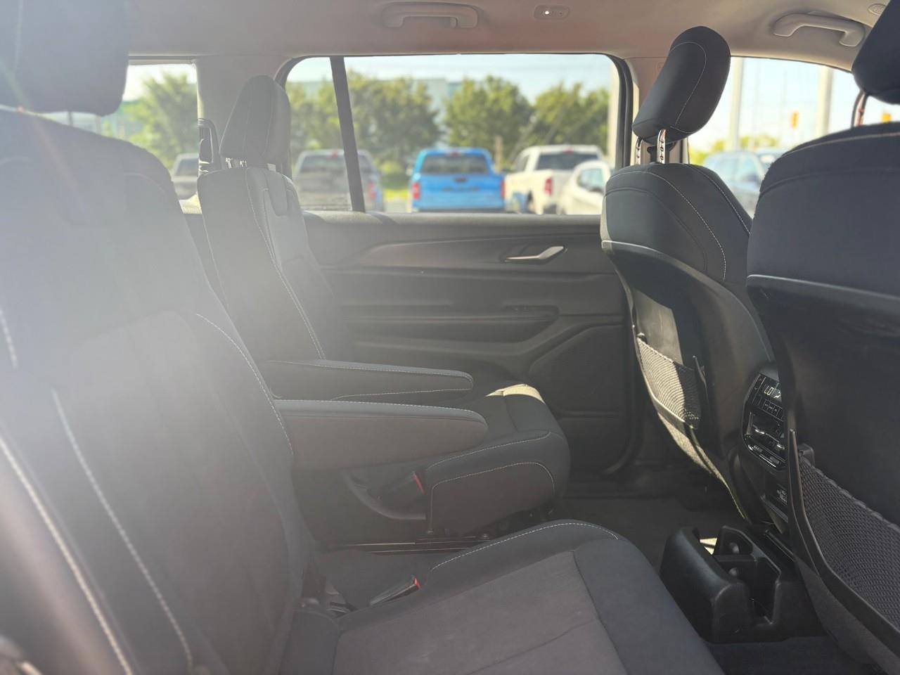 2023 Jeep Grand Cherokee L Laredo 4dr 4x4 Photo