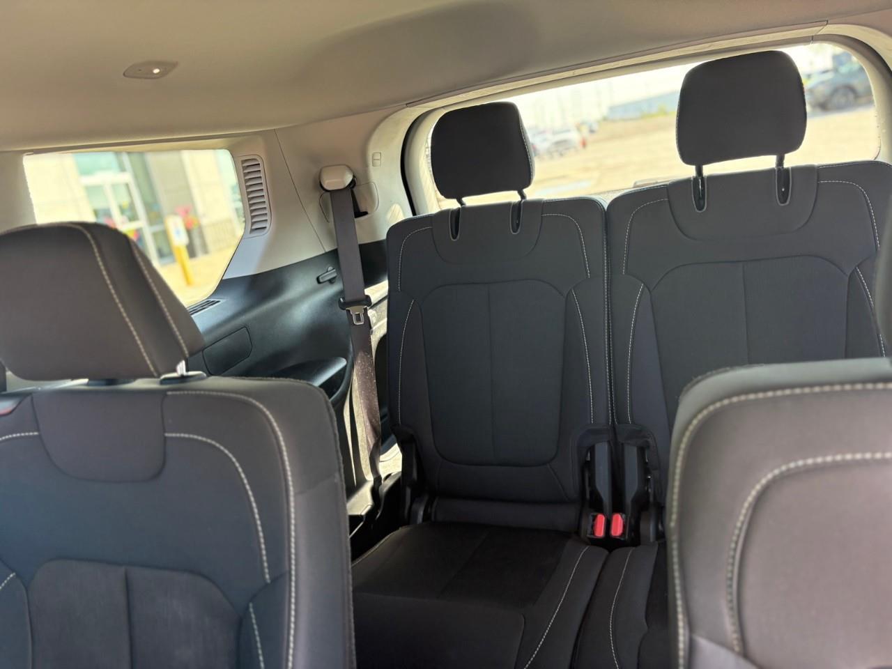 2023 Jeep Grand Cherokee L Laredo 4dr 4x4 Photo