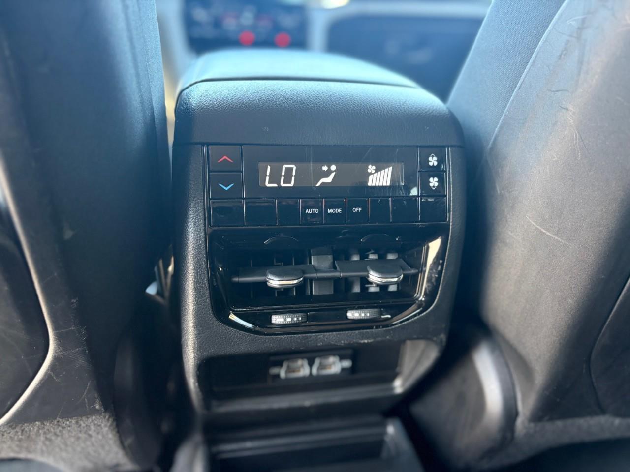 2023 Jeep Grand Cherokee L Laredo 4dr 4x4 Photo