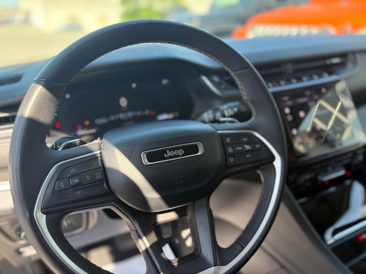 2023 Jeep Grand Cherokee L Laredo 4dr 4x4 Photo
