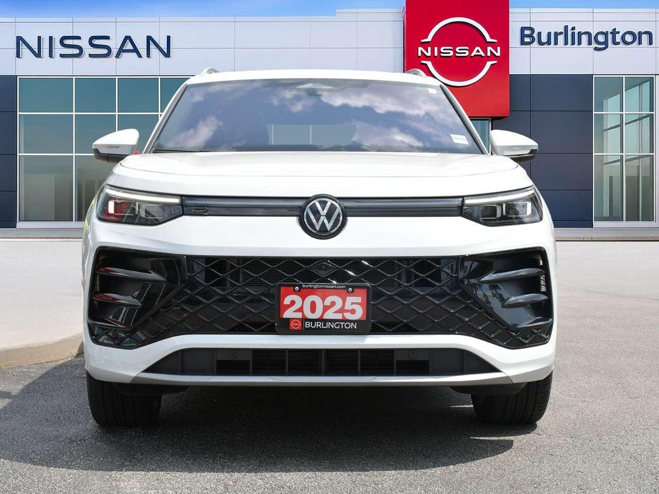 2025 Volkswagen Tiguan R-LINE,  FULLY LOADED, LIKE NEW Photo
