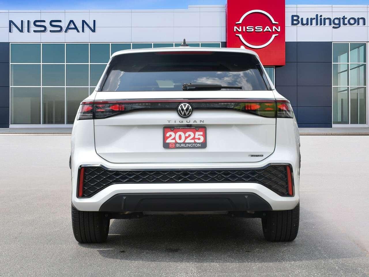 2025 Volkswagen Tiguan R-LINE,  FULLY LOADED, LIKE NEW Photo