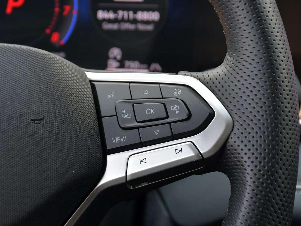 2025 Volkswagen Tiguan R-LINE,  FULLY LOADED, LIKE NEW Photo
