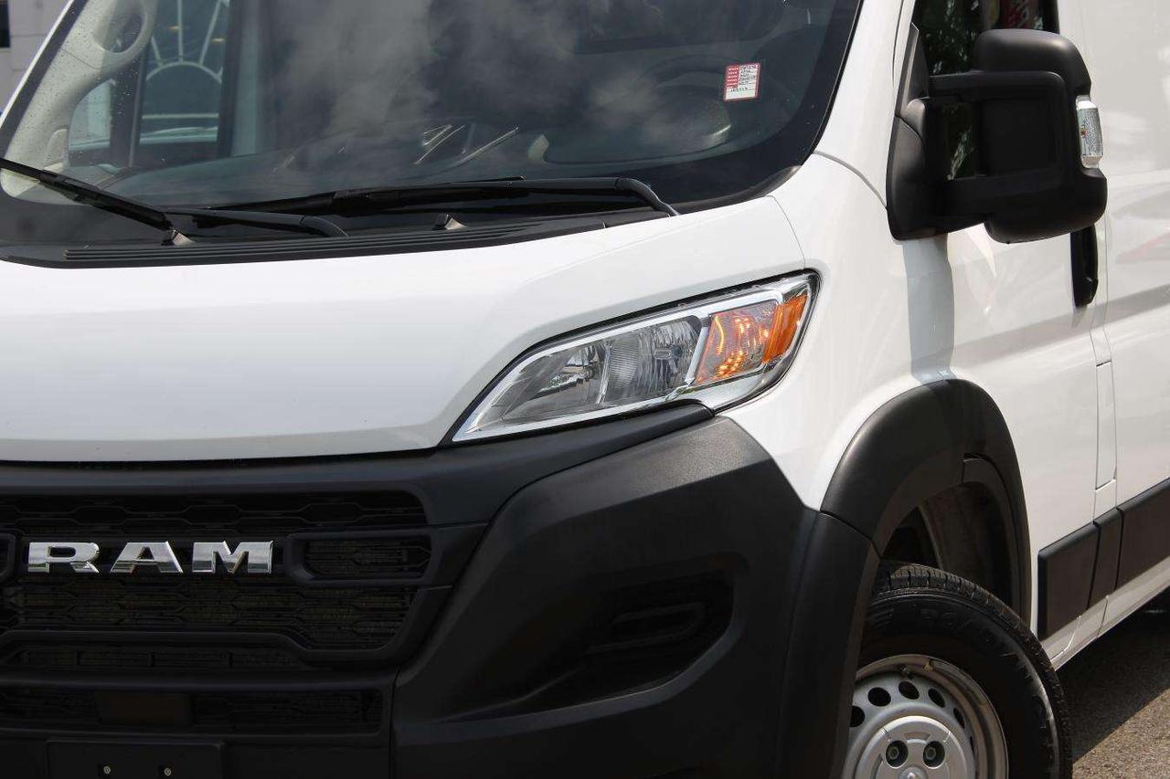 2026 RAM ProMaster 3500 High  SiriusXM ReverseCamera AppleCarPlay Photo